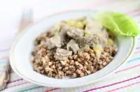 Индейка на кабачковой подушке с гречкой