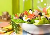 Салат нисуаз с пармезаном