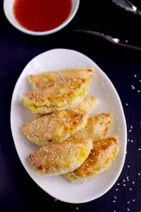 Слоеные пирожки с курицей карри