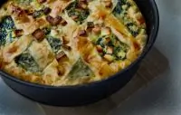 Пирог со шпинатом, картофелем, брынзой и яйцом