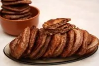 Шоколадные оладьи с грецкими орехами