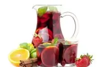 Пунш со сливовым вином и ананасом