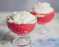 Йогуртовый мусс с клубникой