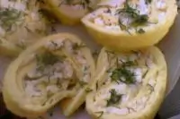 Яичный рулет с грецкими орехами