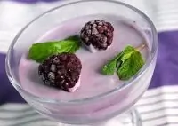 Ягодный десерт со сливками