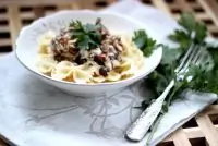 Фарфалле с лисичками и соусом из голубого сыра