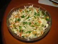 Капустный салат со сладким перцем и луком