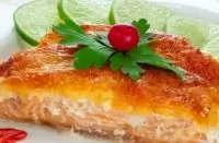 Рыба под рисом с луком