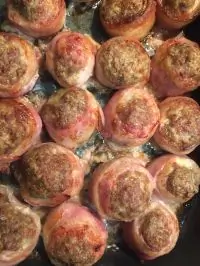 Грибные шарики в беконе