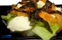 Салат с лососем и сливочным сыром