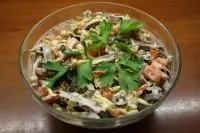 Салат с языком, помидорами и сыром