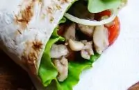 Шаурма с индейкой и овощами