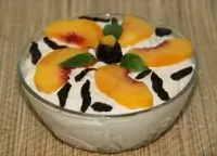 Творожный мусс с персиком и черносливом