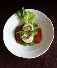 Куриные рулеты с фисташковой начинкой