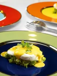 Яйцо под майонезом