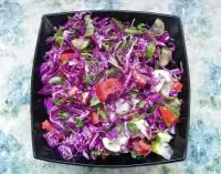 Овощной салат с краснокочанной капустой