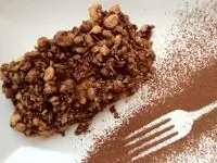 Крамбл с нектаринами и шоколадной гранолой