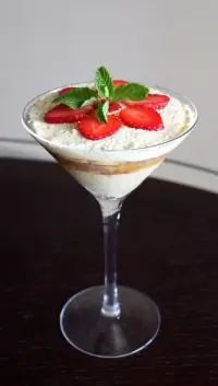 Творожный трифл с яблоками и корицей