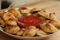 Пирожки из песочного теста с лососем