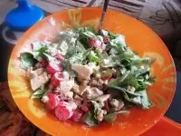 Салат «Цезарь» с пармезаном и помидорами