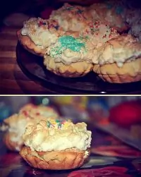 Маффины с глазурью из белкового крема