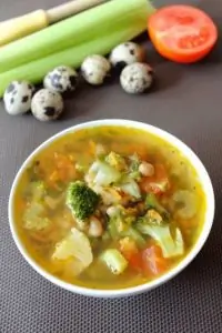 Овощной суп с фасолью на курином бульоне