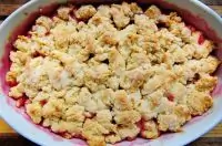 Пирог из ревеня с миндальным экстрактом