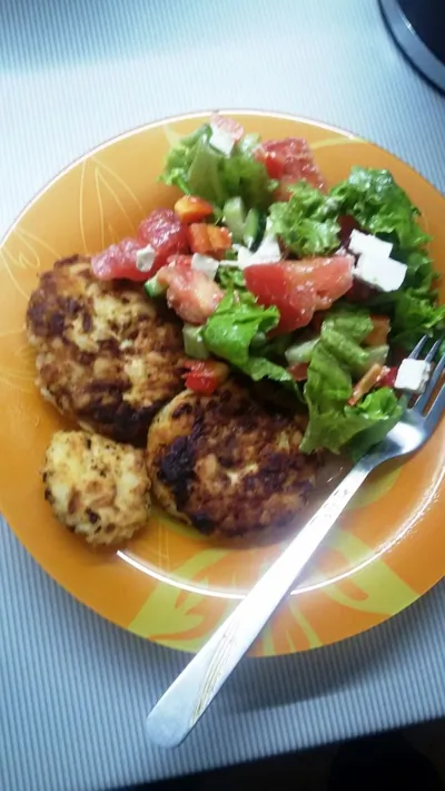 Сочные куриные котлеты с кабачком и рисом