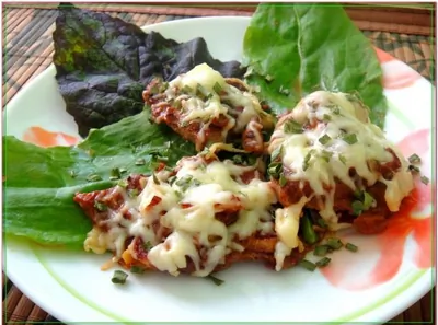 Свинина под сыром с чесноком