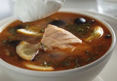 Рыбная солянка с кальмарами