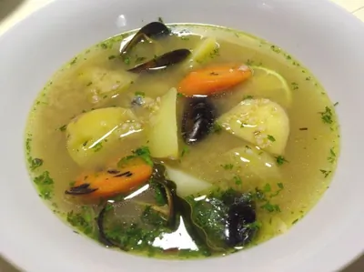 Уха из судака с беломорскими мидиями