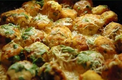 Куриные шарики в сливочном соусе с сыром