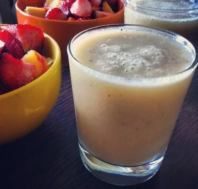 Освежающий ананасовый коктейль с бананом