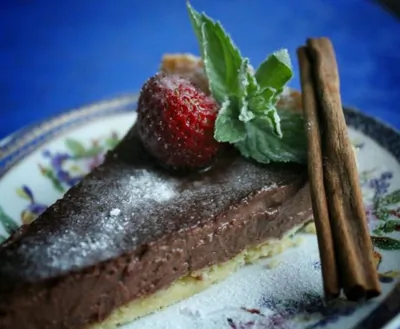 Шоколадный тарт со сливкми