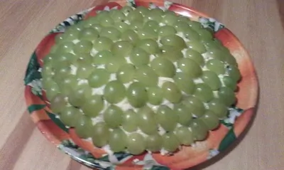 Слоеный салат с виноградом