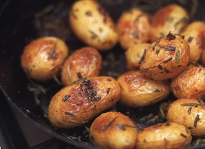 Запеченный картофель с розмарином
