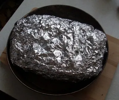 Свинина в фольге со специями и чесноком