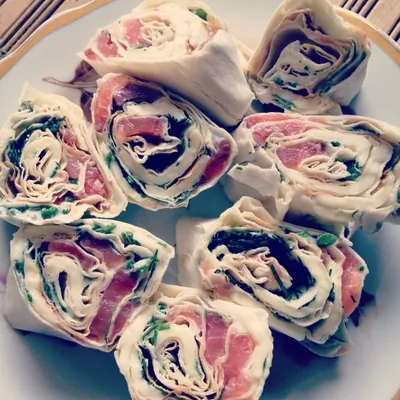 Рулеты из лаваша с семгой