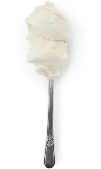 Молочное ванильное мороженое