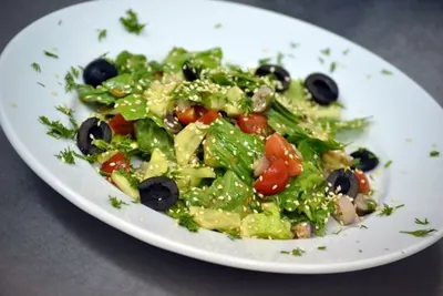 Овощной салат с осьминогами