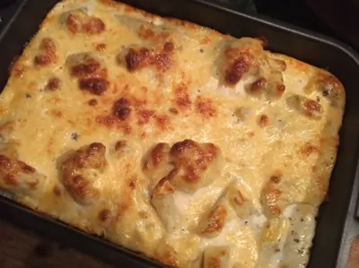 Цветная капуста в сливочном соусе, запеченная с сыром