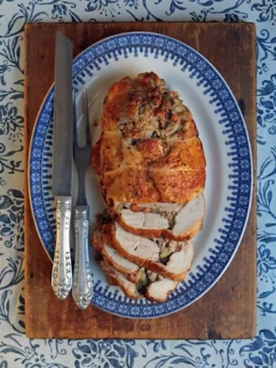 Рулет из индейки с ореховой начинкой