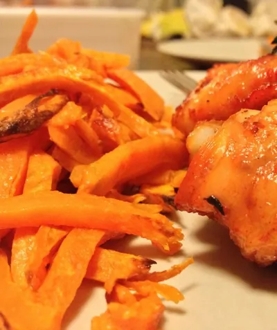 Запеченный картофель фри из батата