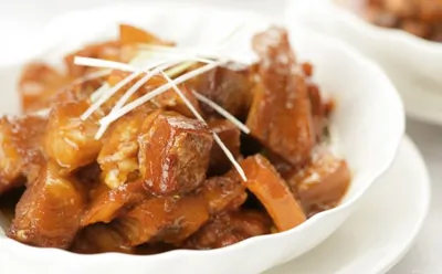 Гуляш из свинины с томатом