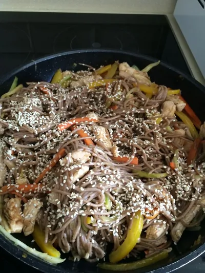 Соба с индейкой и овощами