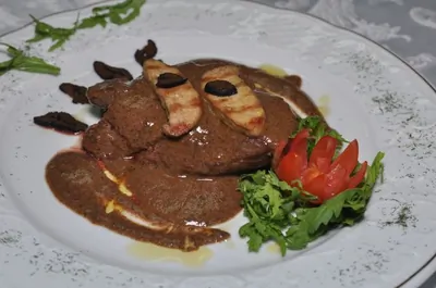 Говяжья вырезка с фуа-гра и трюфелем