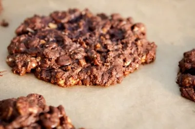 Двойное шоколадное печенье с грецкими орехами