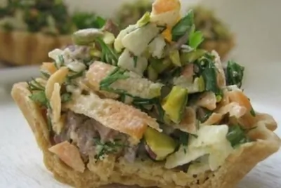 Корзиночки с мясным салатом