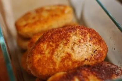 Нежные куриные котлеты с беконом