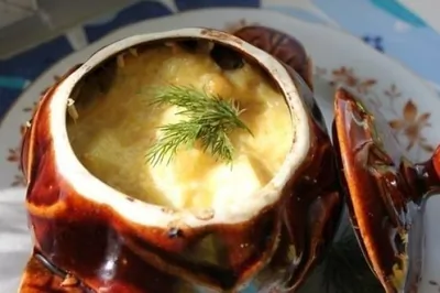 Жаркое в горшочке с сыром и зеленью